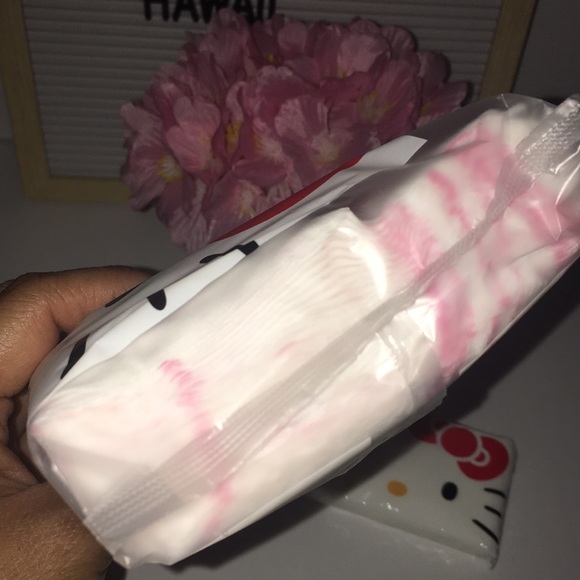 Hello Kitty Face Mask & Tissue (small & large) - Picture 8 of 15